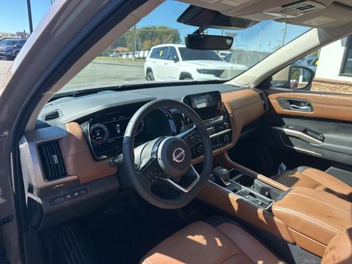 2024 Nissan Pathfinder Platinum