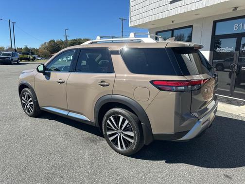 2024 Nissan Pathfinder Platinum