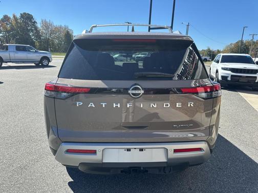 2024 Nissan Pathfinder Platinum