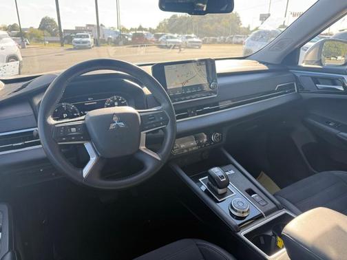 2023 Mitsubishi Outlander PHEV SE