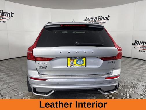 2023 Volvo XC60 B5 Ultimate Dark Theme