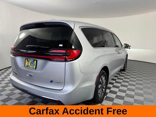 2022 Chrysler Pacifica Hybrid Limited