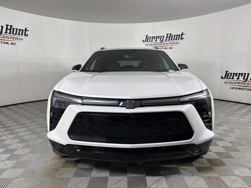 Iridescent Pearl Tricoat 2025 Chevrolet Blazer EV RS