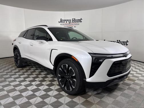 Iridescent Pearl Tricoat 2025 Chevrolet Blazer EV RS