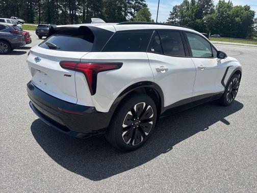 Iridescent Pearl Tricoat 2025 Chevrolet Blazer EV RS