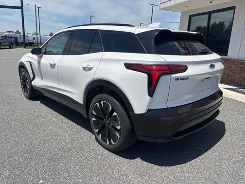 Iridescent Pearl Tricoat 2025 Chevrolet Blazer EV RS