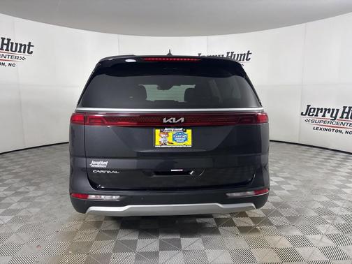 2024 Kia Carnival EX