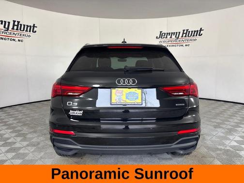 Mythos Black Metallic 2023 Audi Q3 45 S line Premium