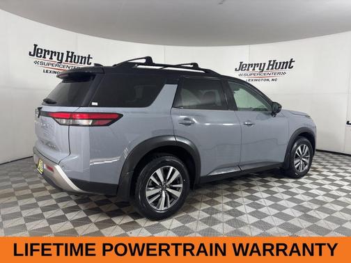 2024 Nissan Pathfinder SL