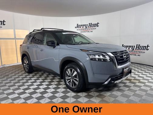 2024 Nissan Pathfinder SL