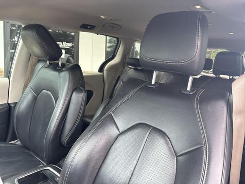 2022 Chrysler Pacifica Touring-L