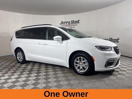 2022 Chrysler Pacifica Touring-L