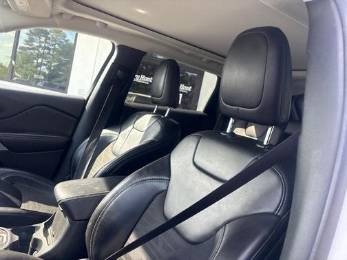 White 2022 Jeep Cherokee X