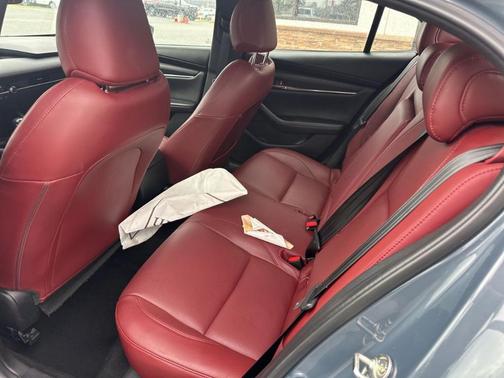 2022 Mazda Mazda3 Carbon Edition