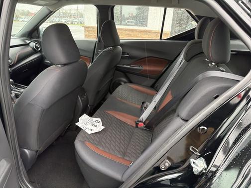 2022 Nissan Kicks SR