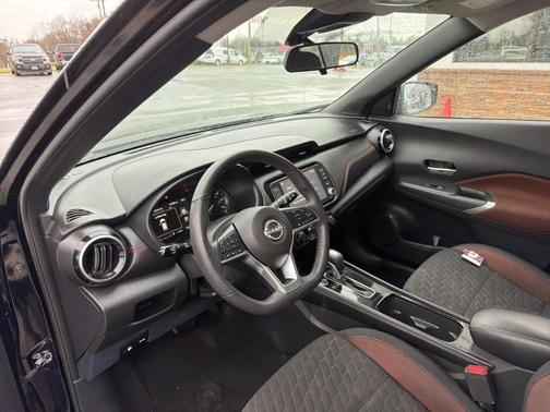 2022 Nissan Kicks SR