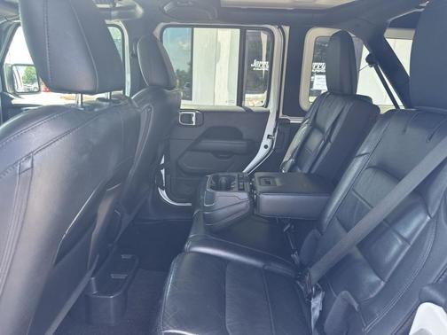 2021 Jeep Wrangler Unlimited Sahara Altitude