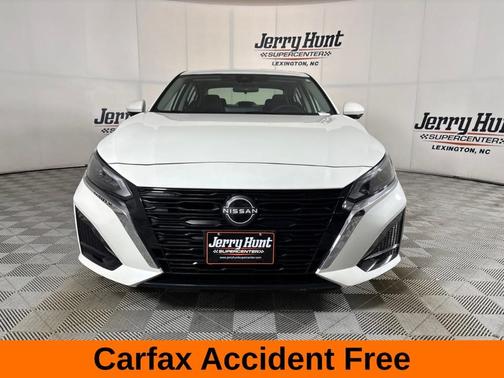 White 2023 Nissan Altima 2.5 SL