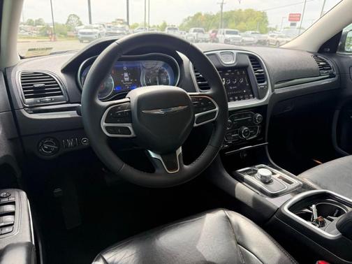 2023 Chrysler 300 Touring L