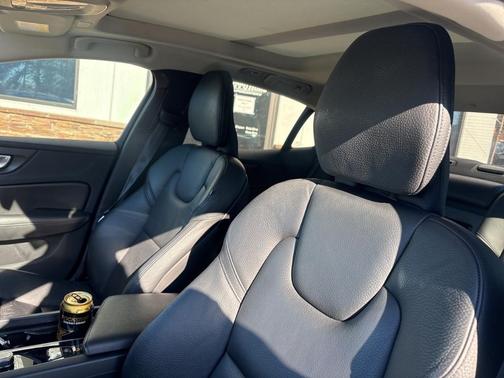 2024 Volvo S60 B5 Plus Dark Theme