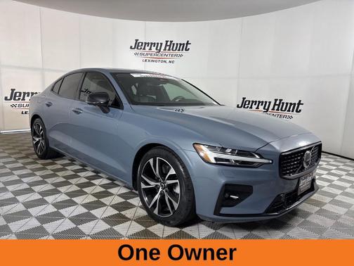 2024 Volvo S60 B5 Plus Dark Theme