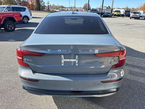 2024 Volvo S60 B5 Plus Dark Theme