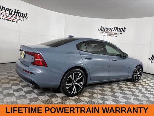 2024 Volvo S60 B5 Plus Dark Theme