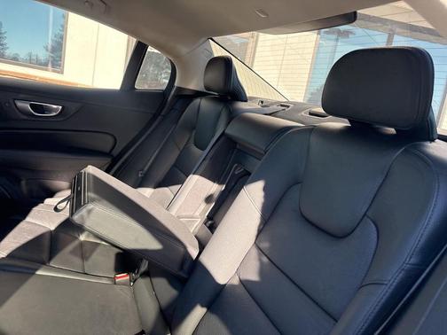 2024 Volvo S60 B5 Plus Dark Theme