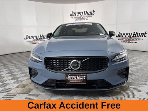 2024 Volvo S60 B5 Plus Dark Theme