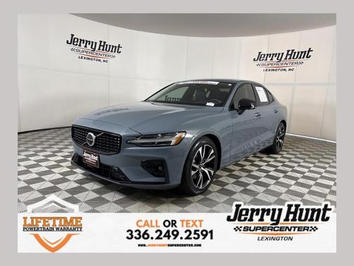 2024 Volvo S60 B5 Plus Dark Theme