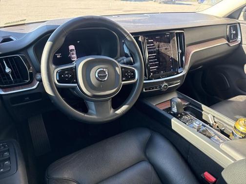 2024 Volvo S60 B5 Plus Dark Theme