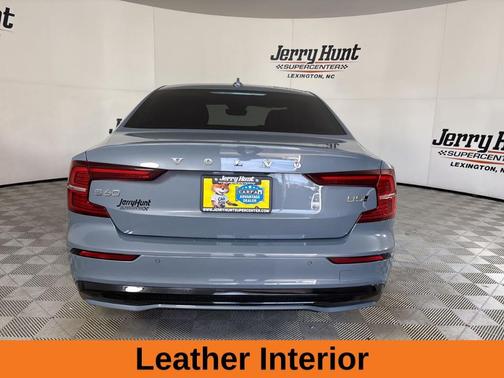 2024 Volvo S60 B5 Plus Dark Theme