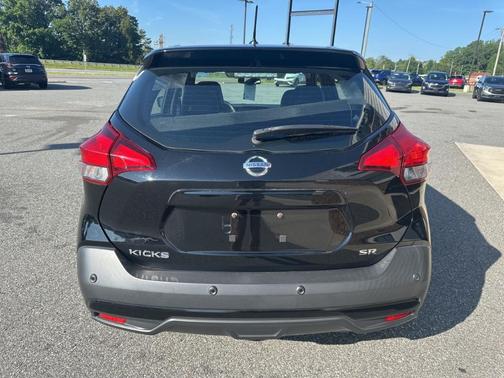 2020 Nissan Kicks SR