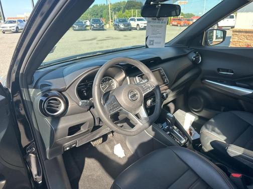 2020 Nissan Kicks SR