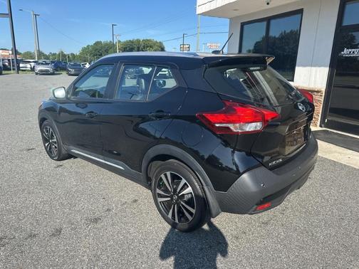 2020 Nissan Kicks SR