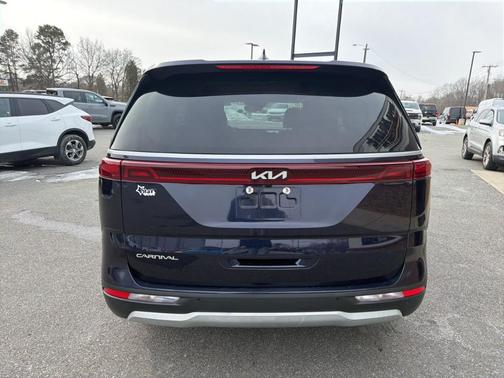 2023 Kia Carnival LX