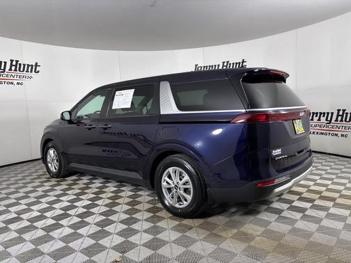 2023 Kia Carnival LX