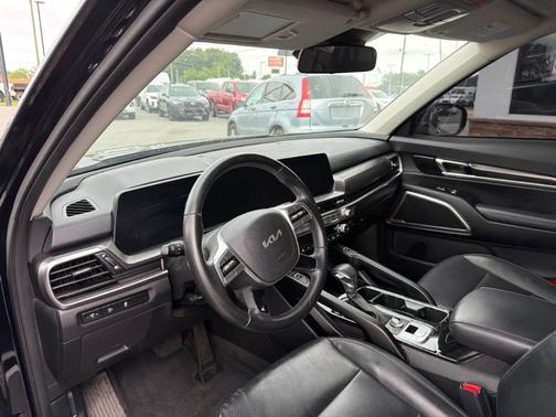 Ebony Black 2024 Kia Telluride S