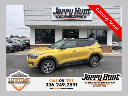 Starbright Yellow / Black Roof 2023 Kia Seltos SX