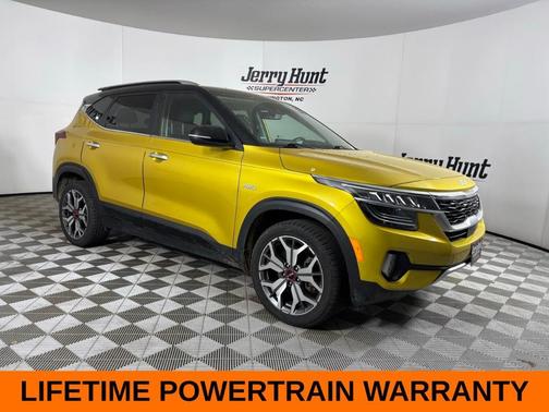 Starbright Yellow / Black Roof 2023 Kia Seltos SX