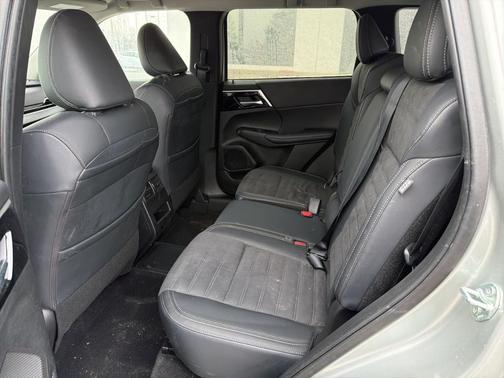 2024 Mitsubishi Outlander PHEV SE