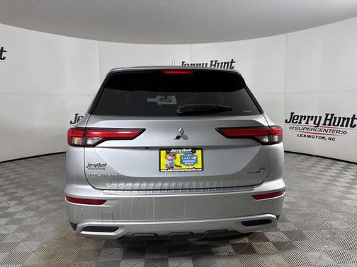 2024 Mitsubishi Outlander PHEV SE
