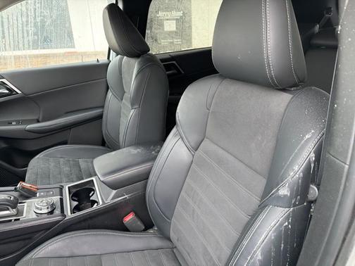 2024 Mitsubishi Outlander PHEV SE