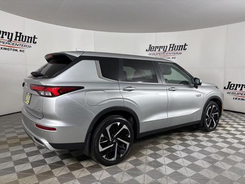 2024 Mitsubishi Outlander PHEV SE