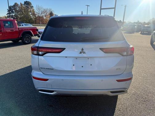 2024 Mitsubishi Outlander SEL