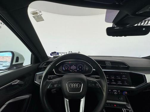 2024 Audi Q3 45 S line Premium