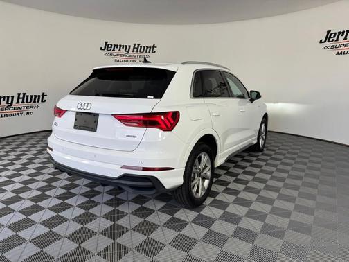 2024 Audi Q3 45 S line Premium