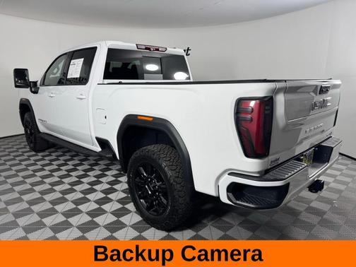 Summit White 2024 GMC Sierra 2500 AT4