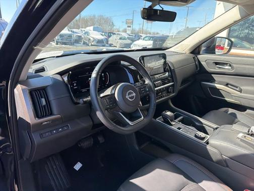 2024 Nissan Pathfinder Platinum