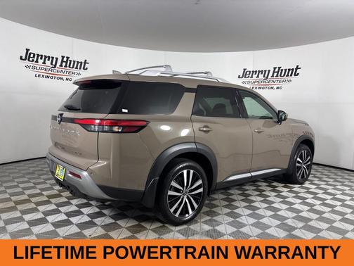2024 Nissan Pathfinder Platinum